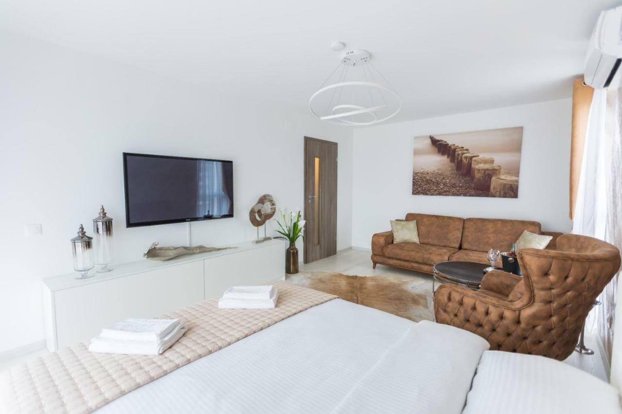 Apartment Alonisos Lux Брашов Екстериор снимка